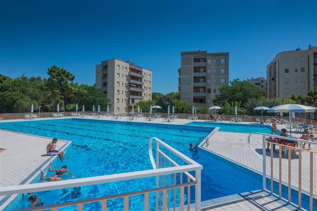 Residence Green Beverly Con Piscina Lido Adriano Dış mekan fotoğraf